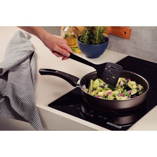 FRIGIDEIRA RETA TRAMONTINA PARIS EM ALUMÍNIO COM REVESTIMENTO INTERNO E EXTERNO EM ANTIADERENTE STARFLON MAX CHUMBO COM ESPÁTULA DE NYLON 22 CM 1,7 L