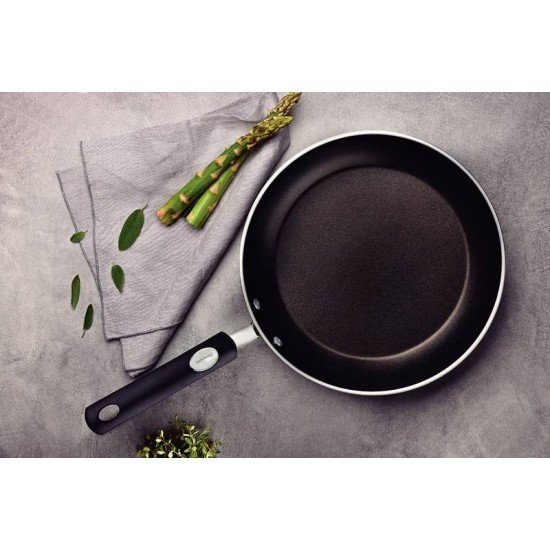 FRIGIDEIRA TRAMONTINA MÔNACO INDUCTION EM ALUMÍNIO COM REVESTIMENTO INTERNO E EXTERNO ANTIADERENTE STARFLON PREMIUM PRETO 28 CM 2,4 L