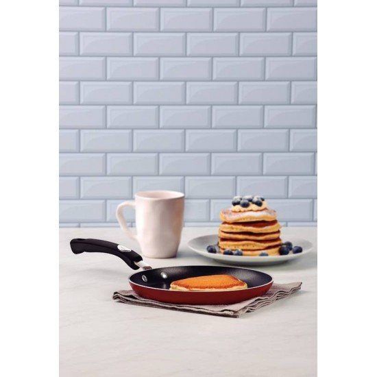 PANQUEQUEIRA TRAMONTINA MÔNACO INDUCTION EM ALUMÍNIO COM REVESTIMENTO INTERNO ANTIADERENTE STARFLON PREMIUM E EXTERNO SILICONADO VERMELHO 22 CM 0,8 L