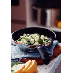 FRIGIDEIRA TRAMONTINA SOLAR SILICONE RASA EM AÇO INOX FUNDO TRIPLO REVESTIMENTO INTERNO ANTIADERENTE COM CABO DE SILICONE 20 CM 1,3 L