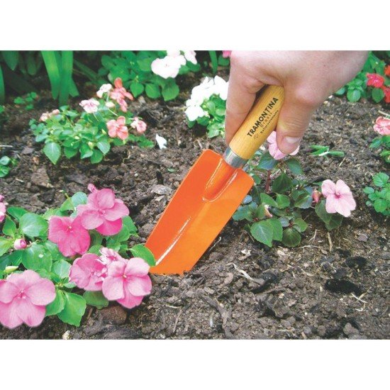 PAZINHA ESTREITA METALICA COM CABO DE MADEIRA TRAMONTINA