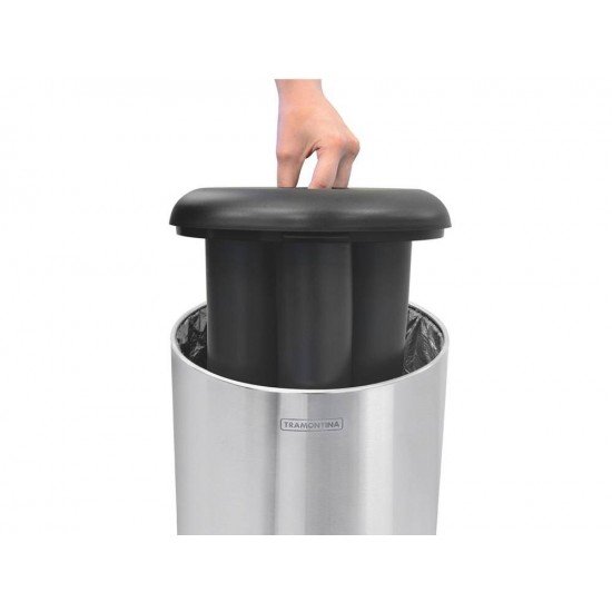 LIXEIRA INOX TRAMONTINA PORTA COPOS COM ACABAMENTO SCOTCH BRITE BASE E ARO EM POLIPROPILENO 31L