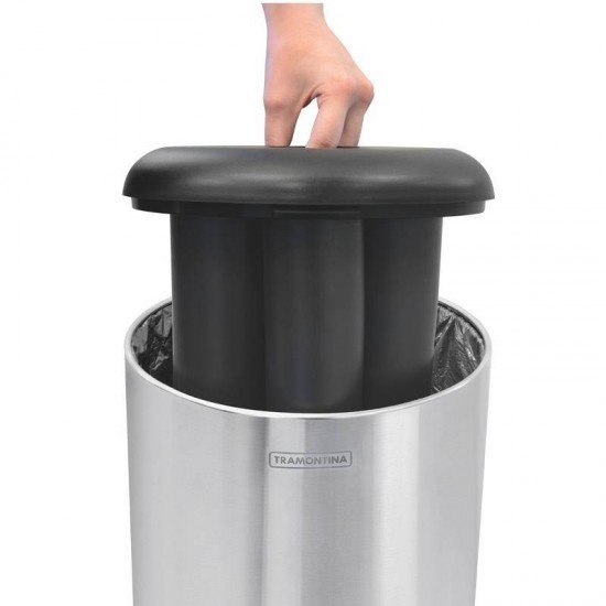 LIXEIRA INOX TRAMONTINA PORTA COPOS COM ACABAMENTO SCOTCH BRITE BASE E ARO EM POLIPROPILENO 31L