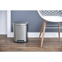 LIXEIRA INOX COM PEDAL TRAMONTINA COM ACABAMENTO SCOTCH BRITE E BALDE INTERNO REMOVIVEL 8L