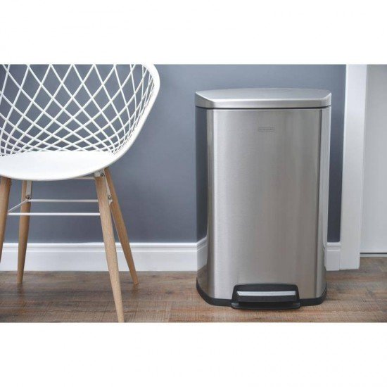 LIXEIRA INOX COM PEDAL TRAMONTINA COM ACABAMENTO SCOTCH BRITE E BALDE INTERNO REMOVIVEL 45L